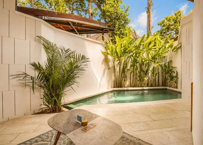 Villa Opulent 1-br Just 800m From