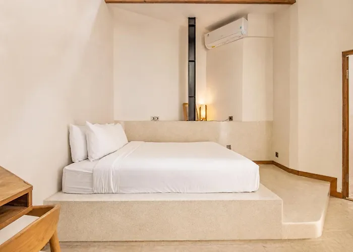 Opulent 1-br Just 800m From Villa